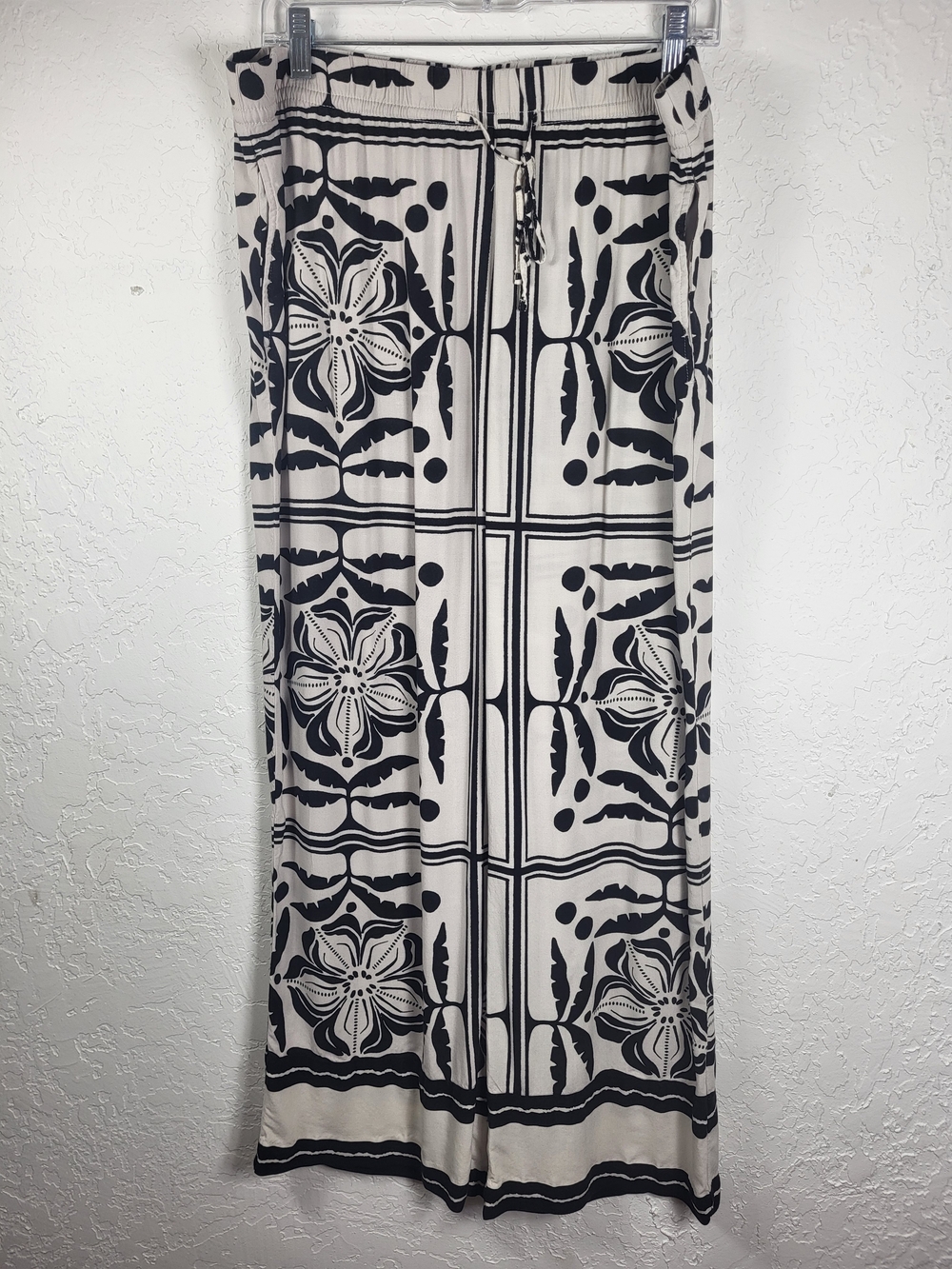 H&M Black and Cream Geometric Floral Pants